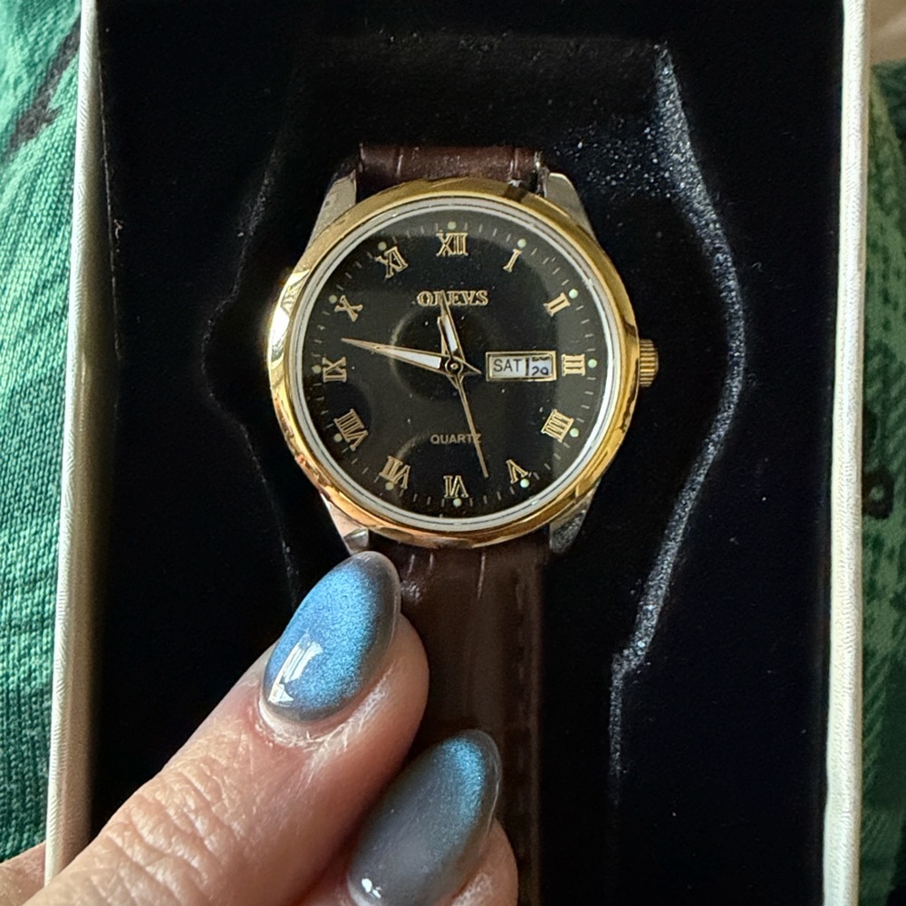 OLEVS Women’s Classic Brown Leather Strap Watch with Gold Case EUC - Picture 3 of 6